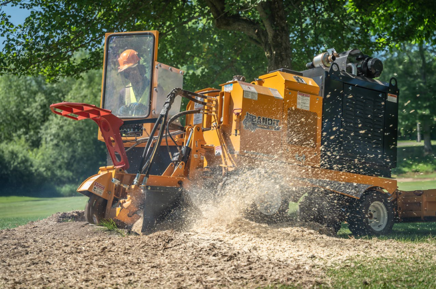 BANDIT 2650sp Self-Propelled Stump Grinder | Maneuverable grinder for efficient stump removal in various applications.