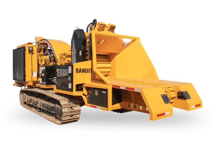 Whole tree wood chipper